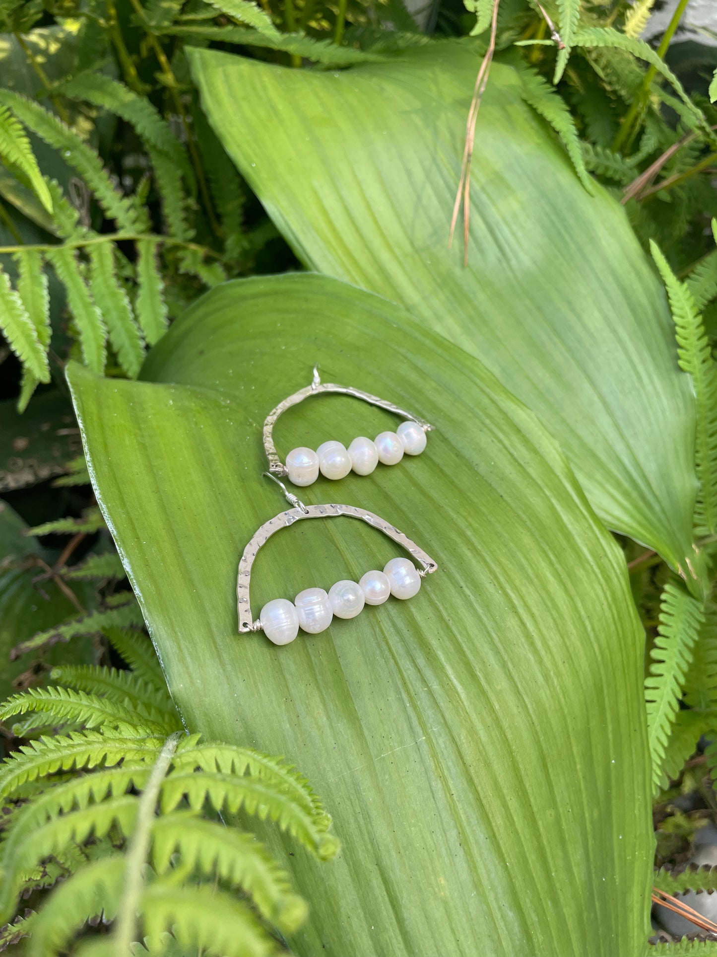 STERLING SILVER HAMMERED ARCH LARGE WHITE PEARL EARRINGS