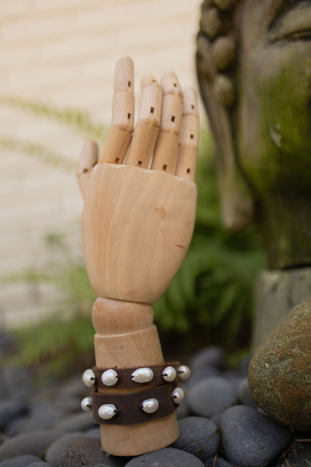 LEATHER & WHITE PEARL SINGLE CUFF BRACELET