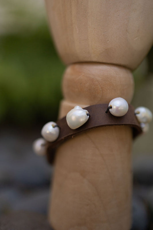 LEATHER & WHITE PEARL SINGLE CUFF BRACELET